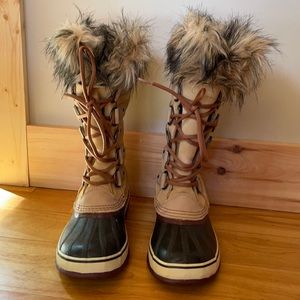 Sorel “Joan of Arctic” Winter Boots Size 9